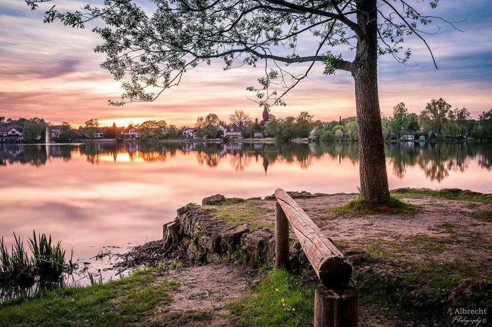 Sopherl Am See - Fruehstueck Auf Der Seeterrasse, Sehr Ruhig Und Wunderschoen Am See, 3 Minuten Nach Oberpfaffenhofen, Viele Radtouren, Restaurants & Cafes In Der Umgebung Weßling Dış mekan fotoğraf